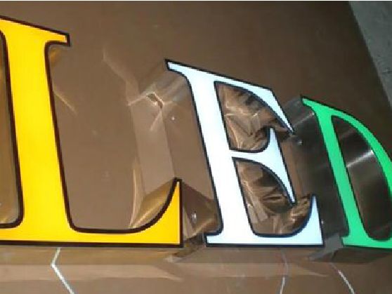祥云介绍LED招牌的基础知识。